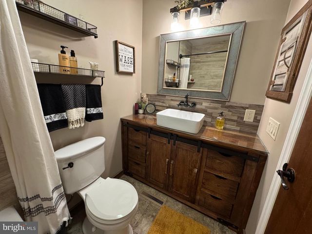 3412 COLONIAL CT, Allentown, PA 18104