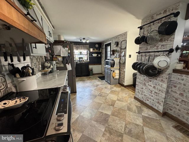 3412 COLONIAL CT, Allentown, PA 18104