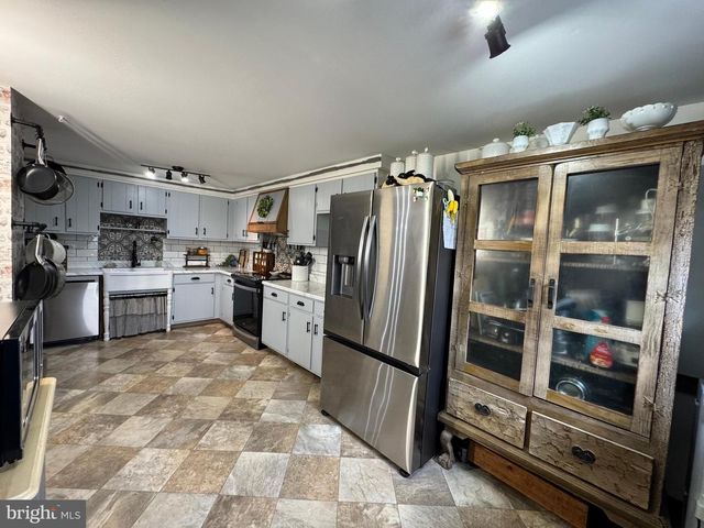 3412 COLONIAL CT, Allentown, PA 18104