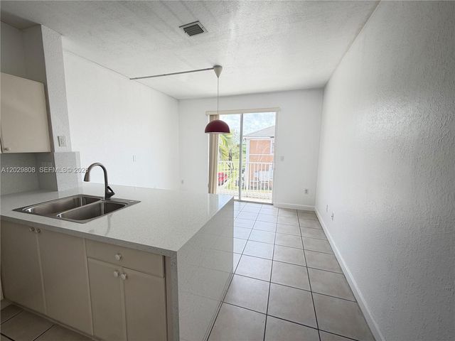 7080 NW 177th St 209-13, Hialeah, FL 33015