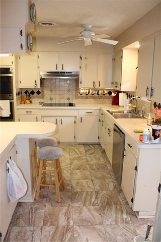 1716 Lawndale Dr, Kingsville, TX 78363