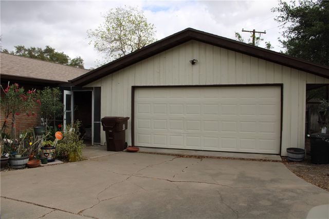 1716 Lawndale Dr, Kingsville, TX 78363