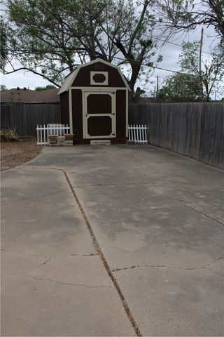 1716 Lawndale Dr, Kingsville, TX 78363