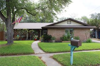 1716 Lawndale Dr, Kingsville, TX 78363