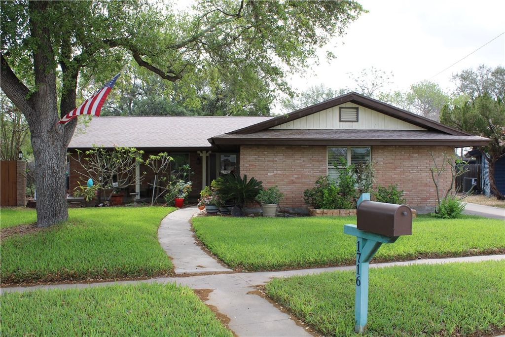 1716 Lawndale Dr, Kingsville, TX 78363