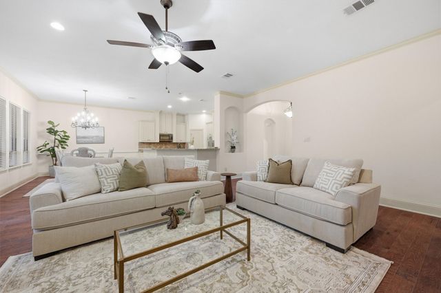 1107 Kiowa Drive E, Lake Kiowa, TX 76240