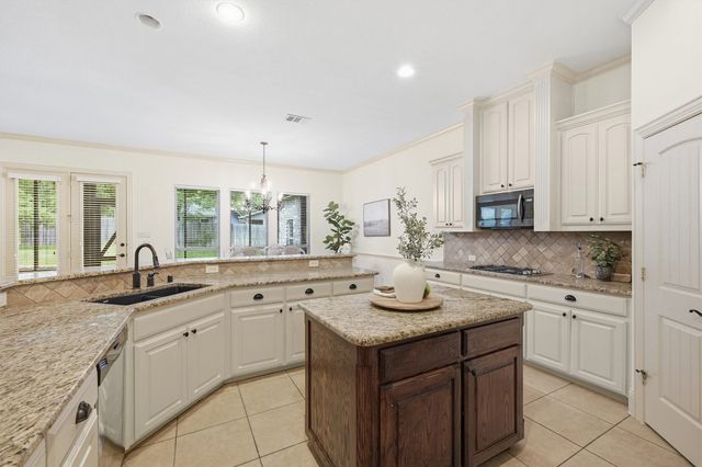 1107 Kiowa Drive E, Lake Kiowa, TX 76240