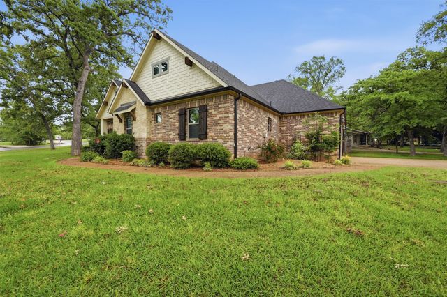 1107 Kiowa Drive E, Lake Kiowa, TX 76240