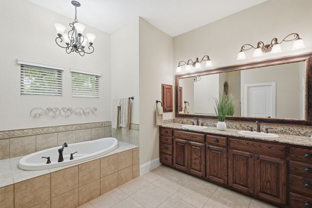 1107 Kiowa Drive E, Lake Kiowa, TX 76240