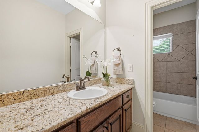 1107 Kiowa Drive E, Lake Kiowa, TX 76240