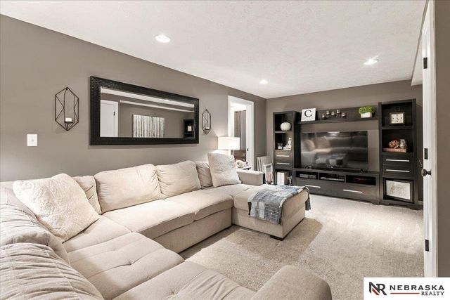 7741 Richmond Drive, Omaha, NE 68134