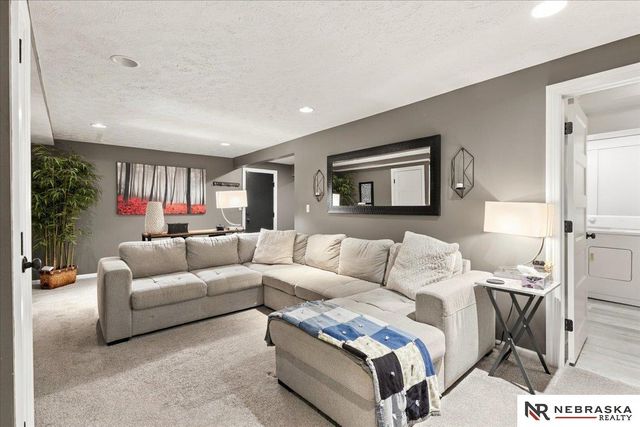 7741 Richmond Drive, Omaha, NE 68134