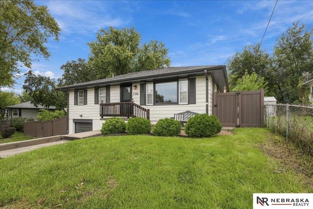 7741 Richmond Drive, Omaha, NE 68134