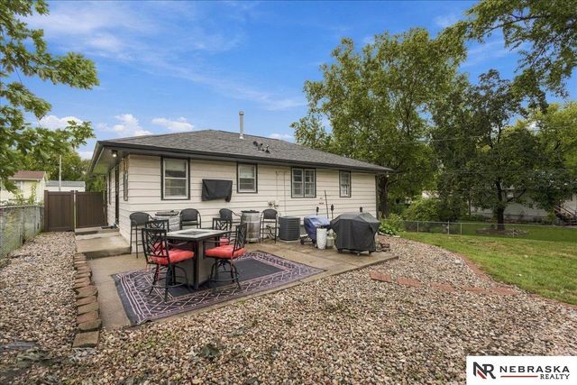7741 Richmond Drive, Omaha, NE 68134