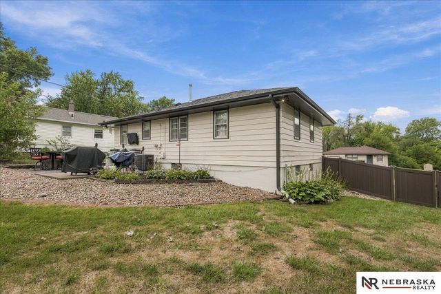 7741 Richmond Drive, Omaha, NE 68134