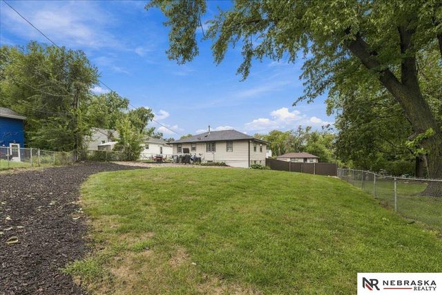 7741 Richmond Drive, Omaha, NE 68134