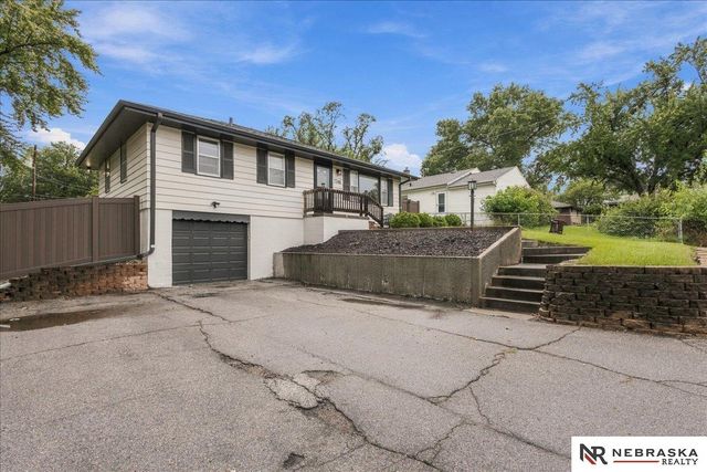 7741 Richmond Drive, Omaha, NE 68134