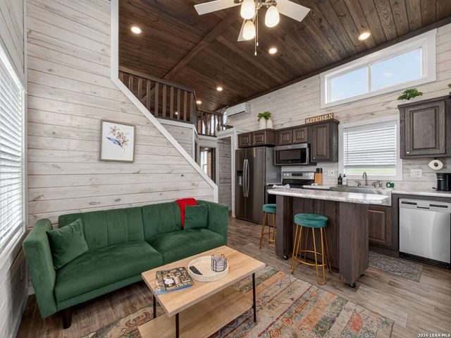 5386 Ranch Road 1376 UNIT 205, Fredericksburg, TX 78624