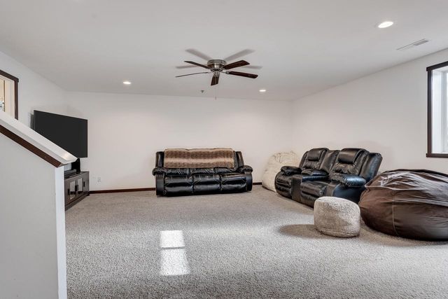 1810 Prairie PLACE, Holmen, WI 54636