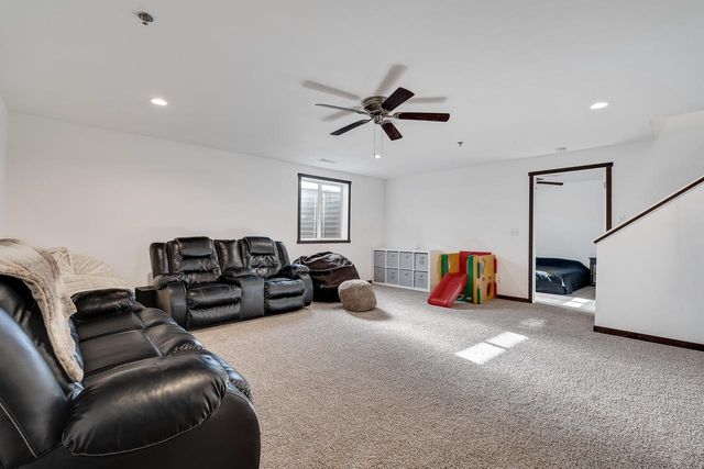 1810 Prairie PLACE, Holmen, WI 54636