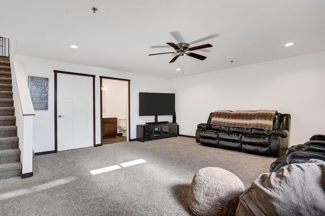 1810 Prairie PLACE, Holmen, WI 54636