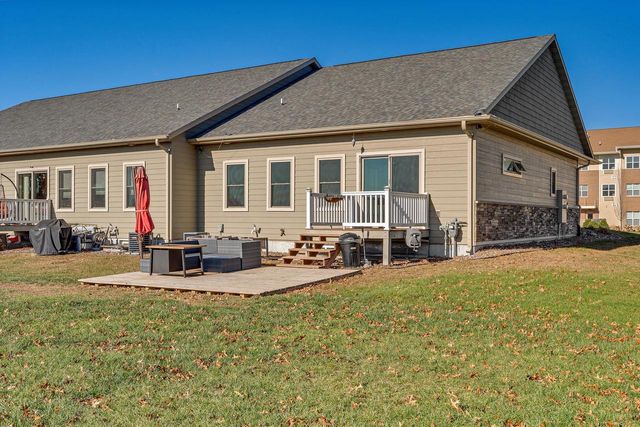 1810 Prairie PLACE, Holmen, WI 54636