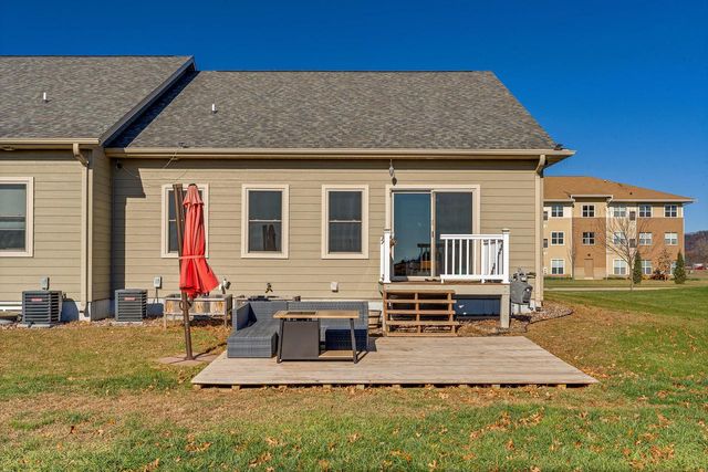 1810 Prairie PLACE, Holmen, WI 54636