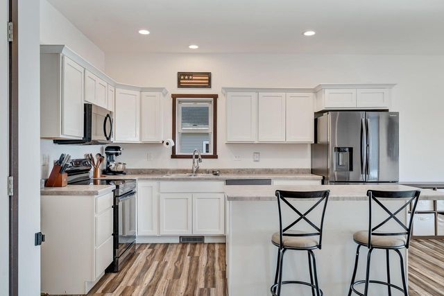 1810 Prairie PLACE, Holmen, WI 54636