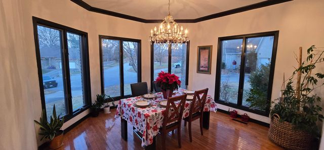 1957 S Oakmont Avenue, Springfield, MO 65809