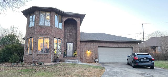 1957 S Oakmont Avenue, Springfield, MO 65809