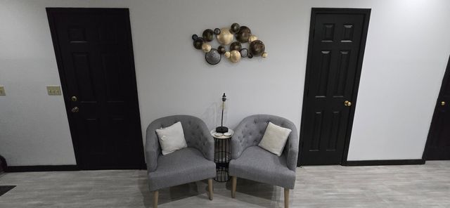 1957 S Oakmont Avenue, Springfield, MO 65809