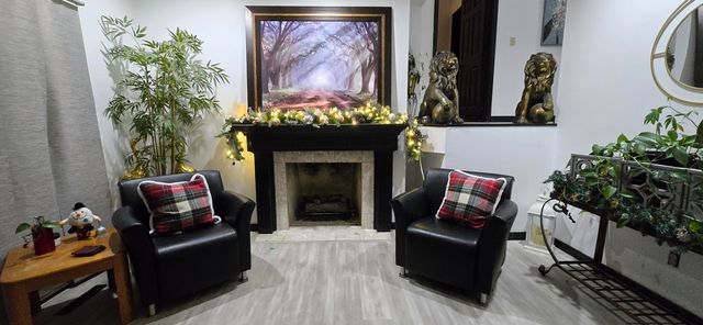 1957 S Oakmont Avenue, Springfield, MO 65809