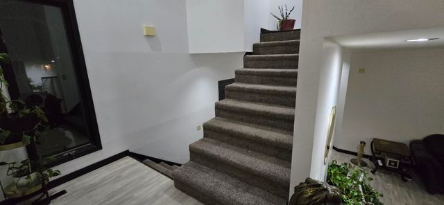 1957 S Oakmont Avenue, Springfield, MO 65809