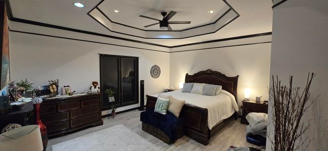 1957 S Oakmont Avenue, Springfield, MO 65809