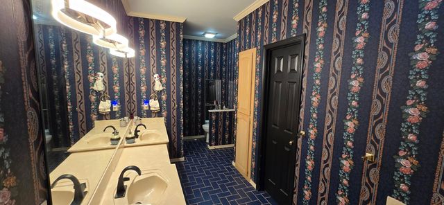 1957 S Oakmont Avenue, Springfield, MO 65809