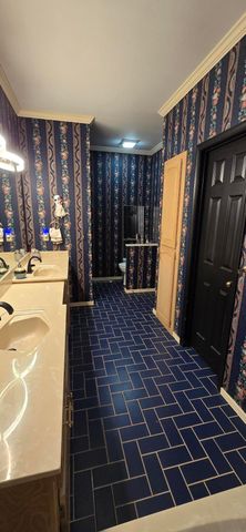 1957 S Oakmont Avenue, Springfield, MO 65809