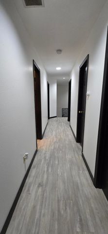 1957 S Oakmont Avenue, Springfield, MO 65809