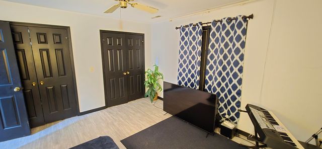 1957 S Oakmont Avenue, Springfield, MO 65809