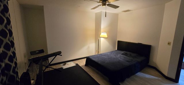 1957 S Oakmont Avenue, Springfield, MO 65809