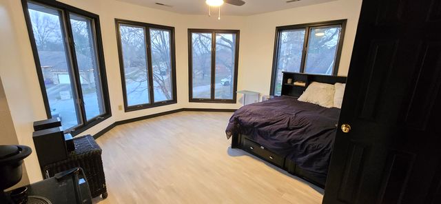 1957 S Oakmont Avenue, Springfield, MO 65809