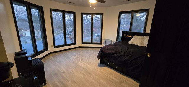 1957 S Oakmont Avenue, Springfield, MO 65809