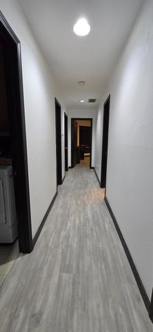 1957 S Oakmont Avenue, Springfield, MO 65809