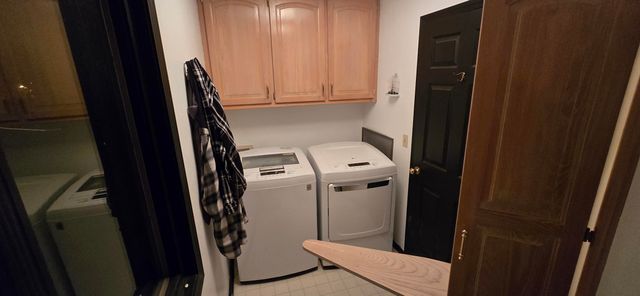 1957 S Oakmont Avenue, Springfield, MO 65809