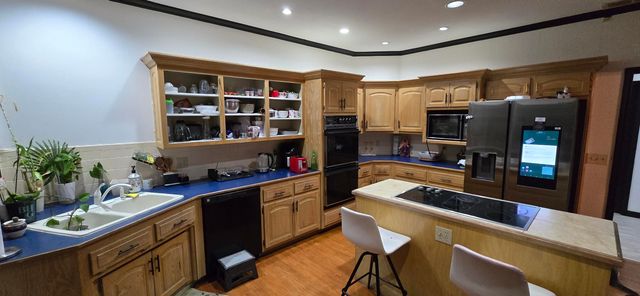 1957 S Oakmont Avenue, Springfield, MO 65809