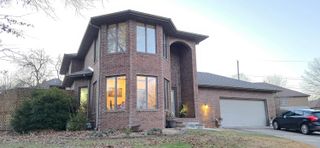 1957 S Oakmont Avenue, Springfield, MO 65809