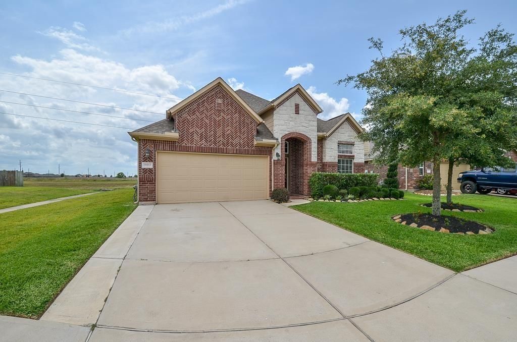 10063 Hidden Creek Falls Lane, Brookshire, TX 77423