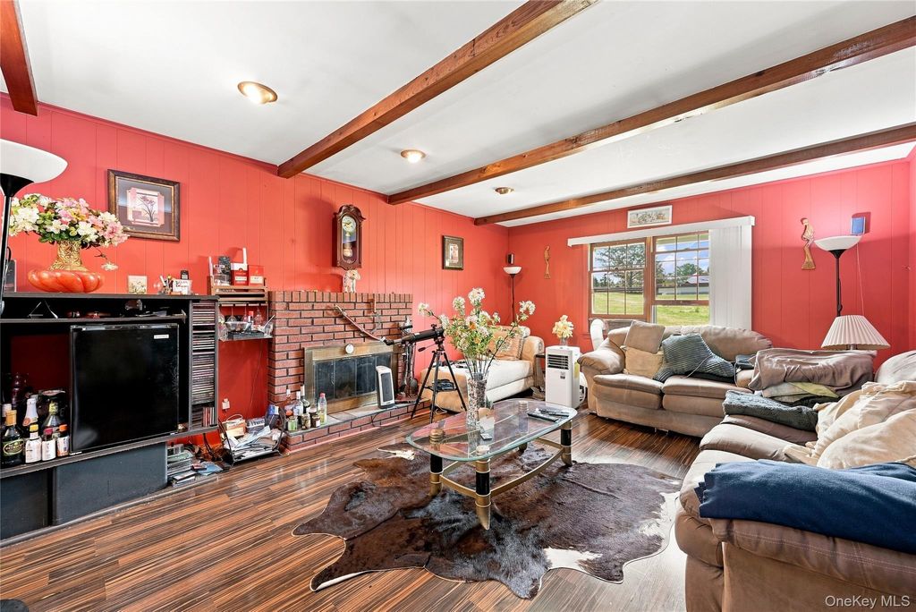 124 E Woodside Avenue, Patchogue, NY 11772 — photo 3