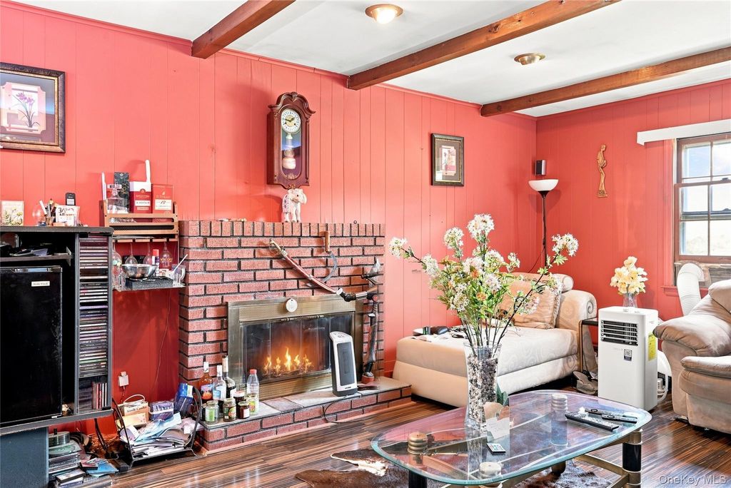 124 E Woodside Avenue, Patchogue, NY 11772 — photo 4