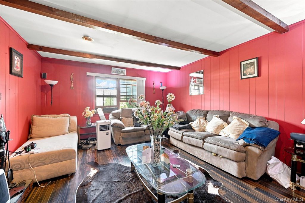 124 E Woodside Avenue, Patchogue, NY 11772 — photo 5