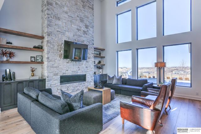 5030 S 223 Plaza, Elkhorn, NE 68022